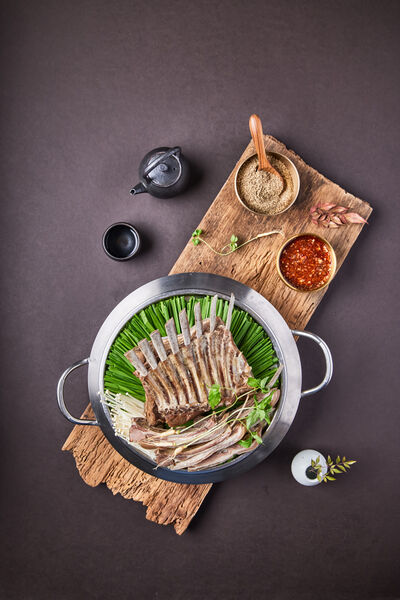 향촌흑염소 증평점 정성껏 익힌 갈비수육